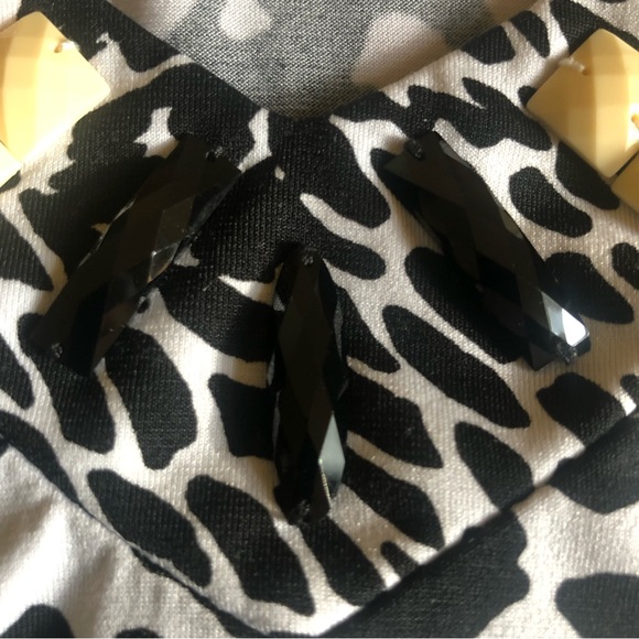 JM Collection Black & White Animal Print Blouse with Embroidery, size 3X - Picture 3 of 8